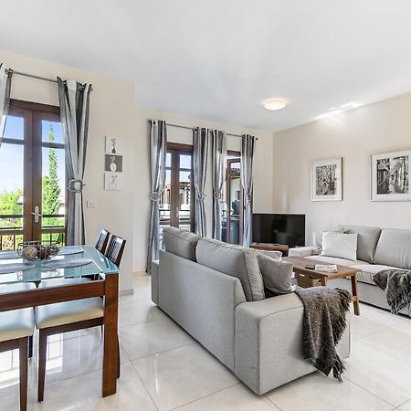 2 Bedroom Apartment Assia With Communal Pool, Aphrodite Hills Resort Kouklia Extérieur photo