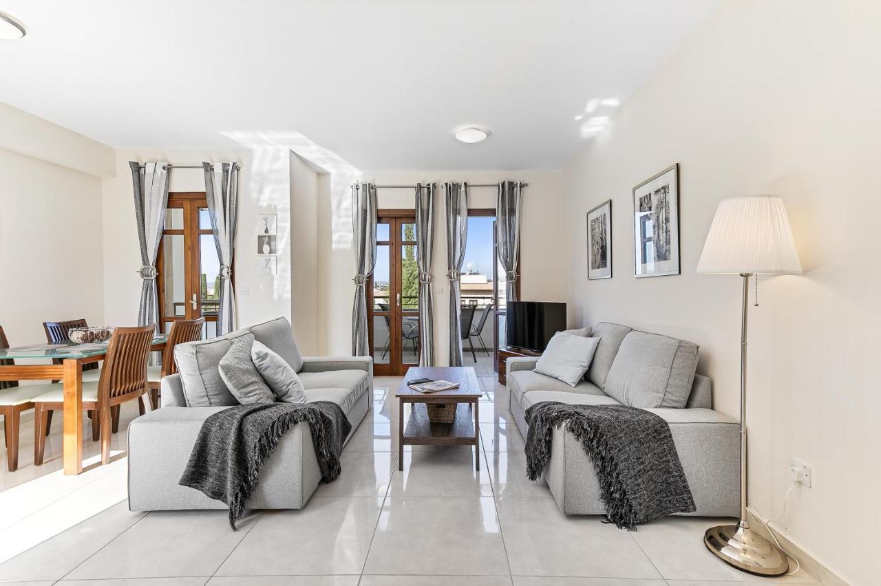 2 Bedroom Apartment Assia With Communal Pool, Aphrodite Hills Resort Kouklia Extérieur photo