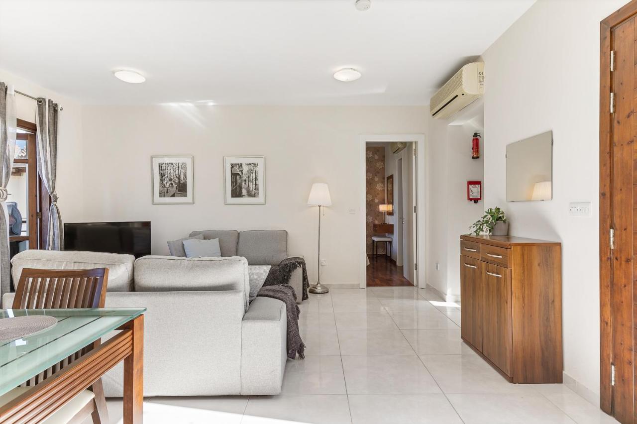 2 Bedroom Apartment Assia With Communal Pool, Aphrodite Hills Resort Kouklia Extérieur photo
