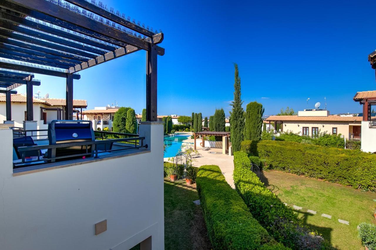 2 Bedroom Apartment Assia With Communal Pool, Aphrodite Hills Resort Kouklia Extérieur photo