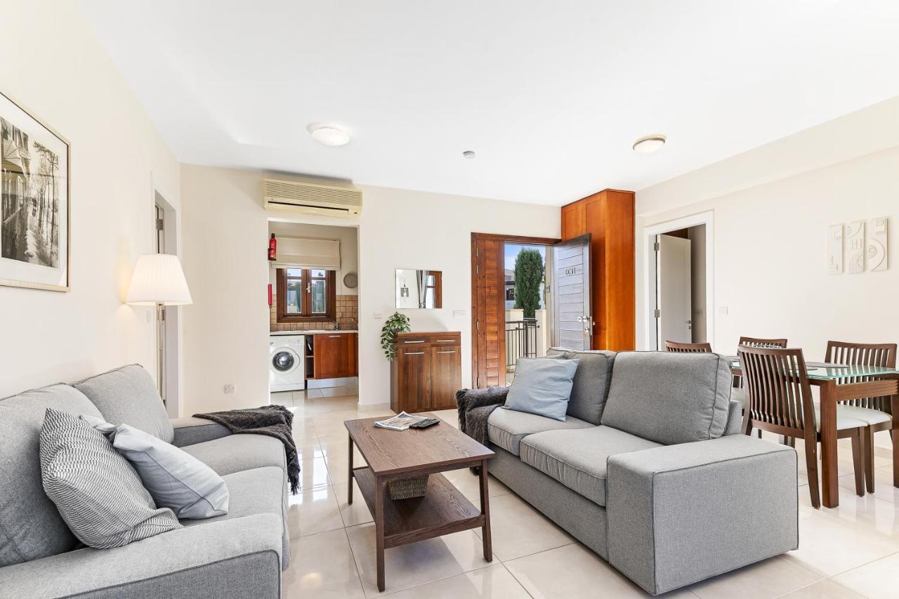 2 Bedroom Apartment Assia With Communal Pool, Aphrodite Hills Resort Kouklia Extérieur photo