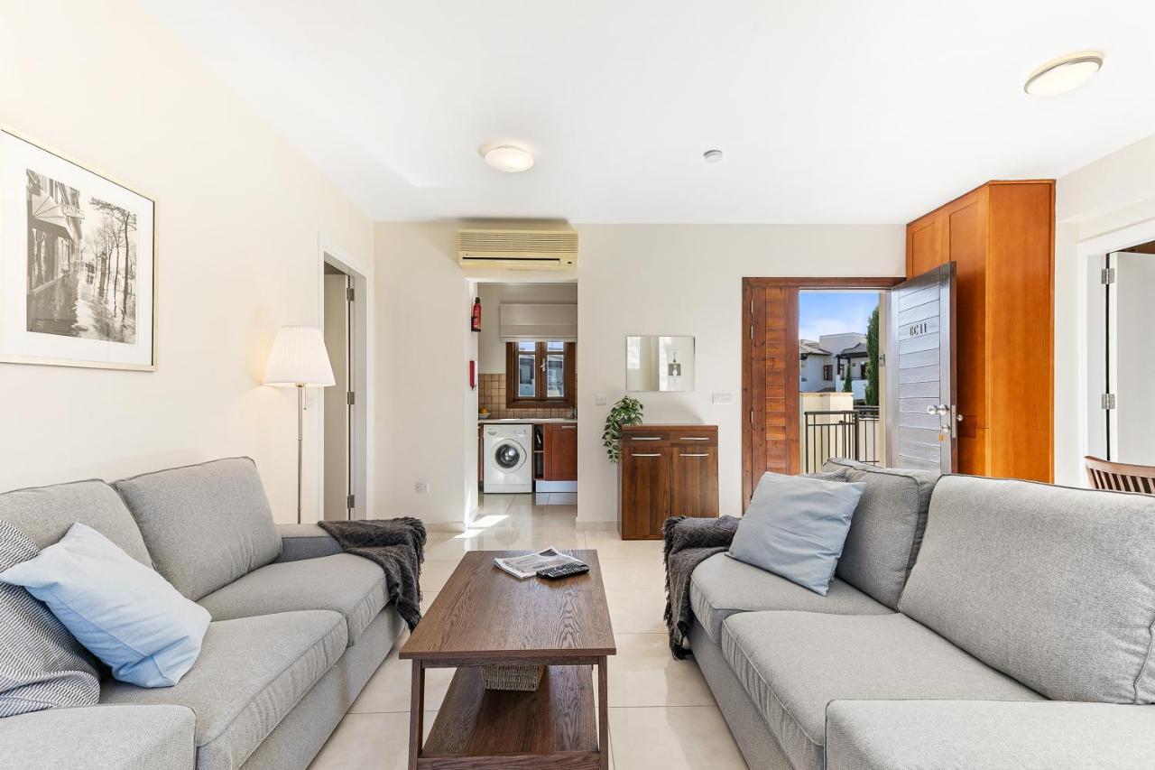 2 Bedroom Apartment Assia With Communal Pool, Aphrodite Hills Resort Kouklia Extérieur photo