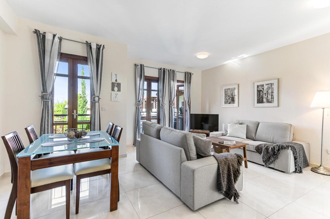 2 Bedroom Apartment Assia With Communal Pool, Aphrodite Hills Resort Kouklia Extérieur photo