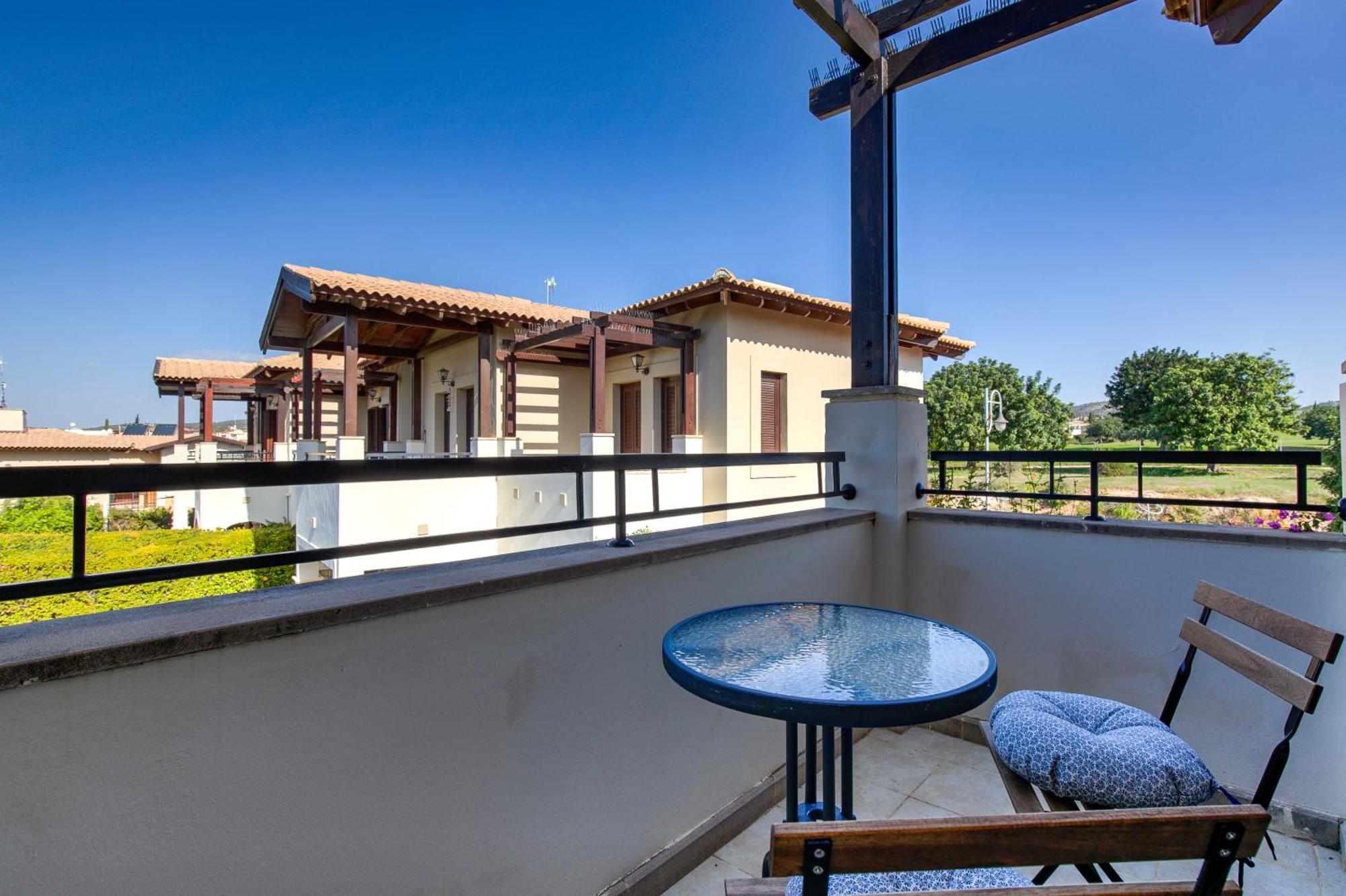 2 Bedroom Apartment Assia With Communal Pool, Aphrodite Hills Resort Kouklia Extérieur photo