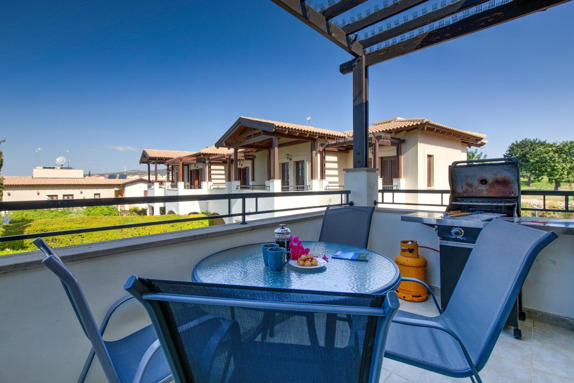 2 Bedroom Apartment Assia With Communal Pool, Aphrodite Hills Resort Kouklia Extérieur photo