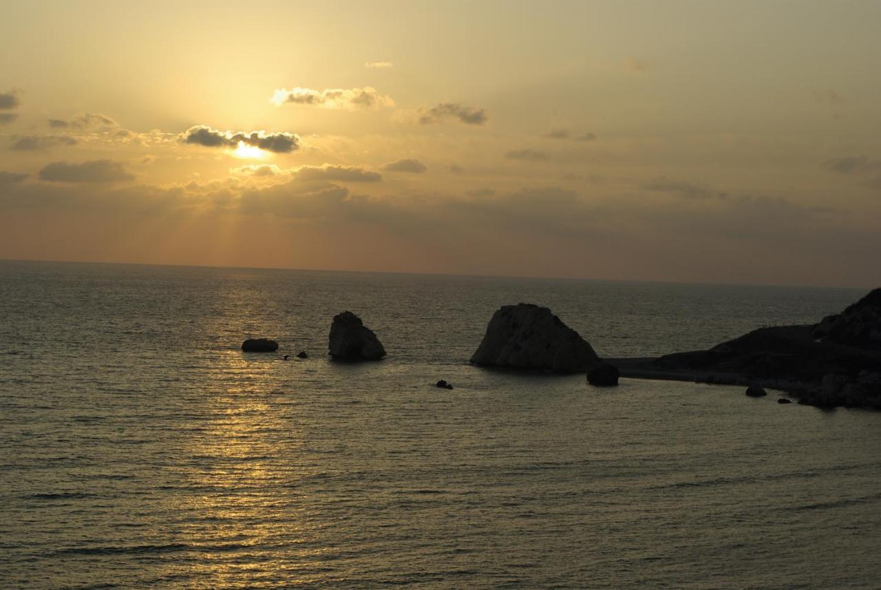 2 Bedroom Apartment Assia With Communal Pool, Aphrodite Hills Resort Kouklia Extérieur photo